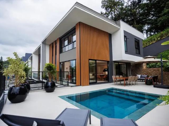 Casa / Sobrado para Venda em Joinville/SC América
