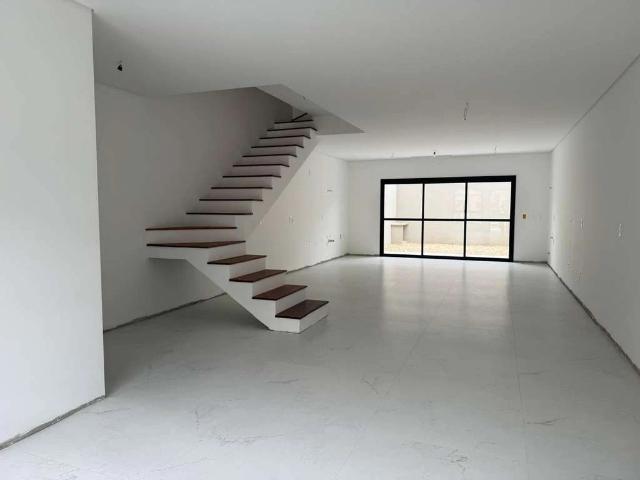 Casa / Sobrado para Venda em Joinville/SC Anita Garibaldi 3 Quartos