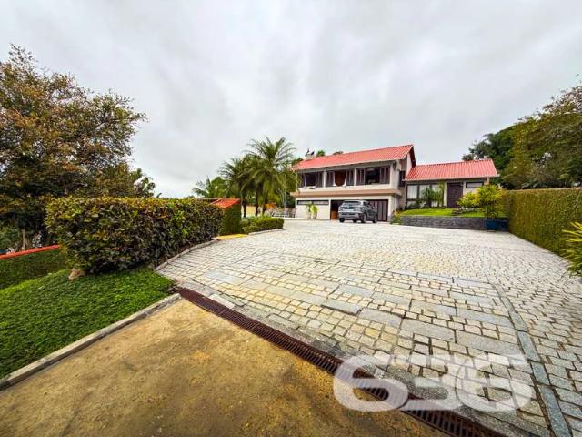 Casa / Sobrado para Venda em Joinville/SC Anita Garibaldi 3 Quartos