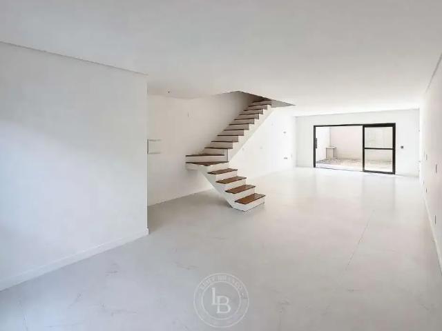 Casa / Sobrado para Venda em Joinville/SC Anita Garibaldi 3 Quartos