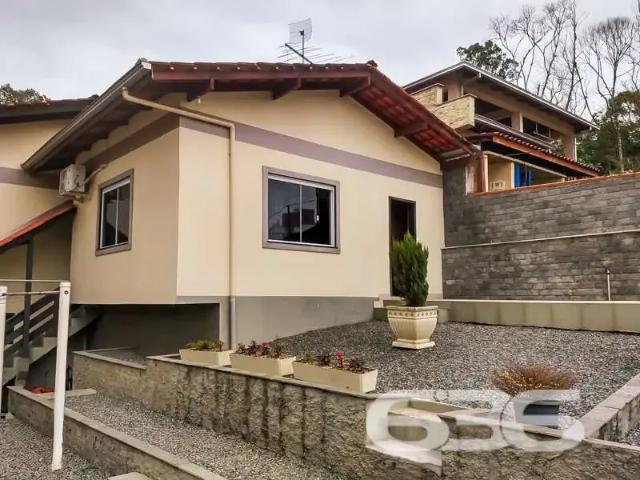 Casa / Sobrado para Venda em Joinville/SC Anita Garibaldi 3 Quartos