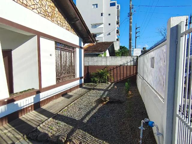 Casa / Sobrado para Venda em Joinville/SC Anita Garibaldi 3 Quartos