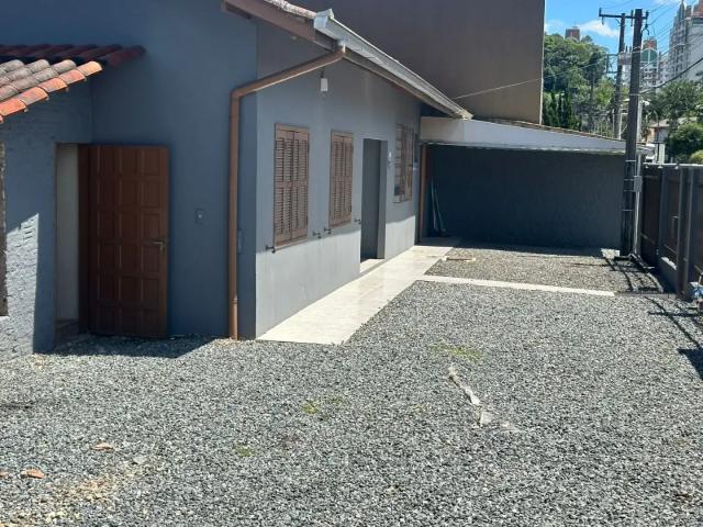 Casa / Sobrado para Venda em Joinville/SC Anita Garibaldi 2 Quartos