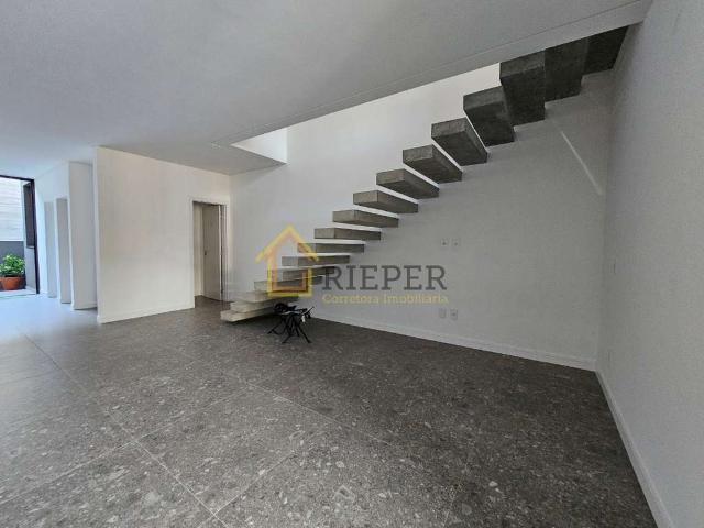 Casa / Sobrado para Venda em Joinville/SC Anita Garibaldi 3 Quartos