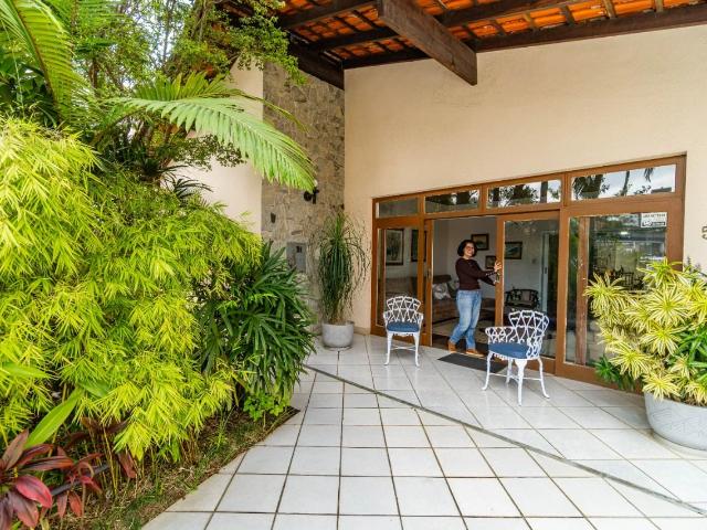 Casa / Sobrado para Venda em Joinville/SC Anita Garibaldi 4 Quartos