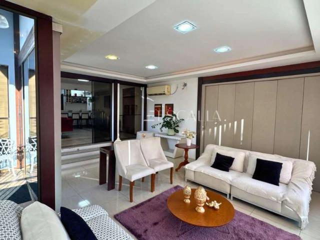 Casa / Sobrado para Venda em Joinville/SC Anita Garibaldi 4 Quartos