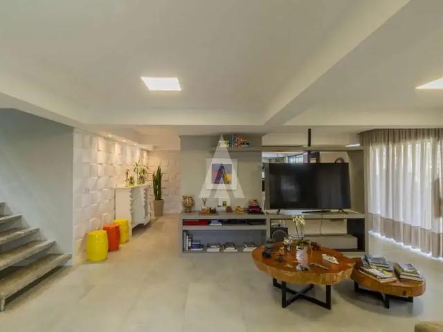 Casa / Sobrado para Venda em Joinville/SC Anita Garibaldi 4 Quartos