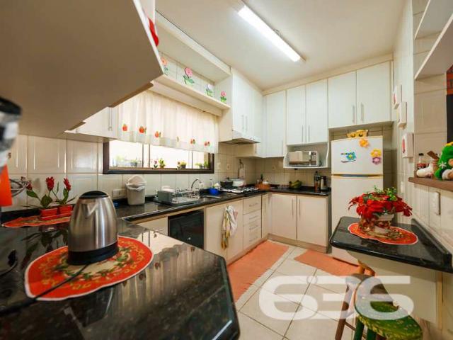 Casa / Sobrado para Venda em Joinville/SC Anita Garibaldi 4 Quartos