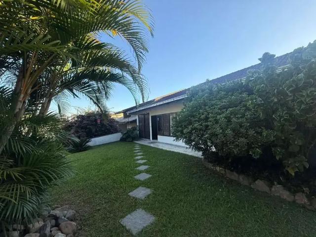 Casa / Sobrado para Venda em Joinville/SC Atiradores 3 Quartos