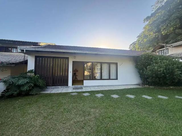 Casa / Sobrado para Venda em Joinville/SC Atiradores 3 Quartos
