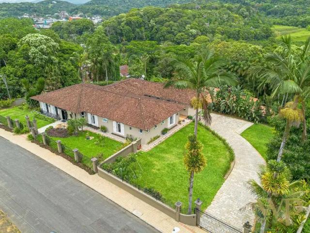 Casa / Sobrado para Venda em Joinville/SC Atiradores 4 Quartos