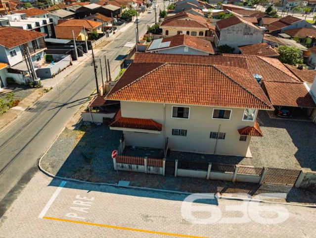 Casa / Sobrado para Venda em Joinville/SC Aventureiro 8 Quartos