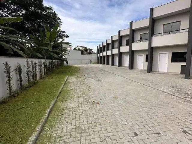 Casa / Sobrado para Venda em Joinville/SC Aventureiro 2 Quartos