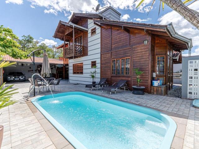 Casa / Sobrado para Venda em Joinville/SC Aventureiro 3 Quartos