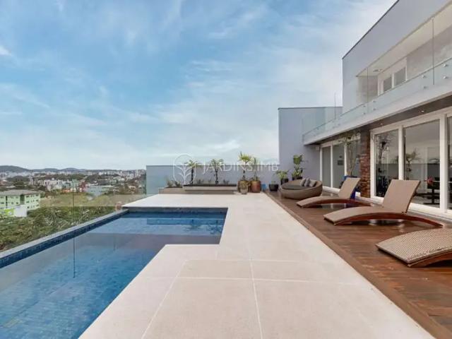 Casa / Sobrado para Venda em Joinville/SC Bom Retiro 4 Quartos