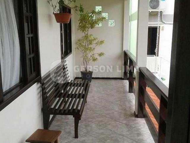 Casa / Sobrado para Venda em Joinville/SC Bom Retiro 4 Quartos