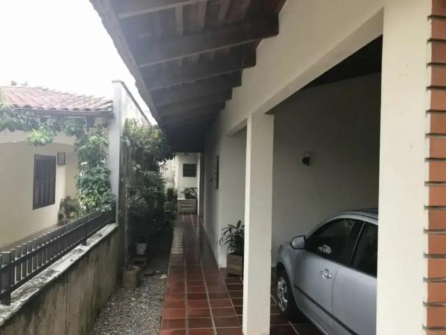 Casa / Sobrado para Venda em Joinville/SC Bom Retiro 4 Quartos