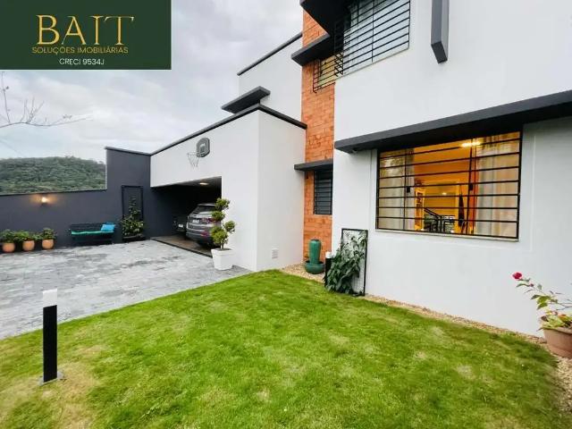 Casa / Sobrado para Venda em Joinville/SC Bom Retiro 4 Quartos