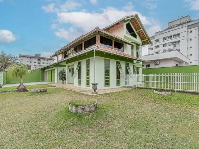 Casa / Sobrado para Venda em Joinville/SC Bom Retiro 4 Quartos