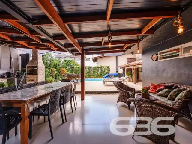Casa / Sobrado para Venda em Joinville/SC Bom Retiro 4 Quartos