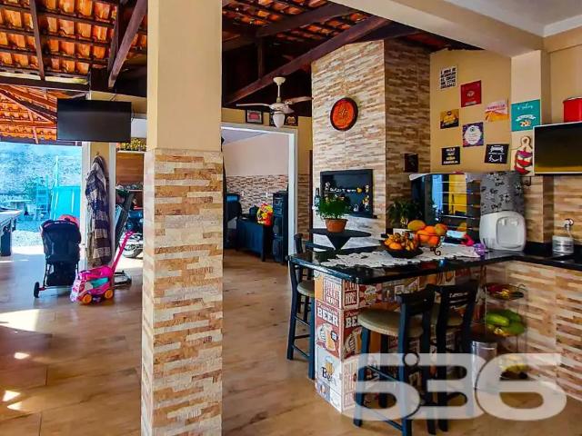 Casa / Sobrado para Venda em Joinville/SC Boa Vista 6 Quartos