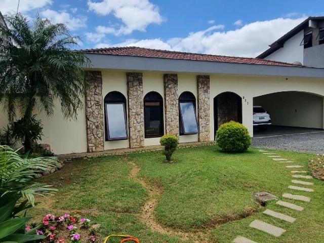 Casa / Sobrado para Venda em Joinville/SC Bucarein 4 Quartos