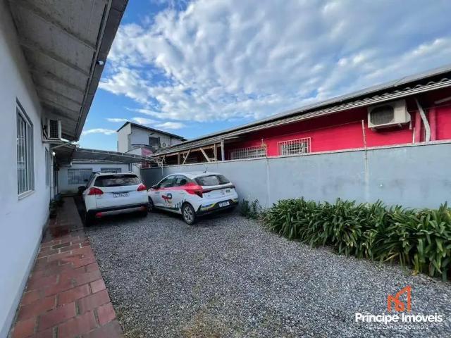 Casa / Sobrado para Venda em Joinville/SC Bucarein 4 Quartos