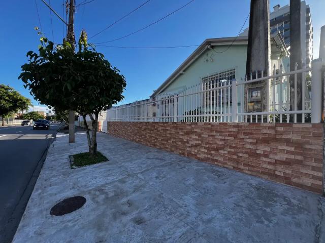 Casa / Sobrado para Venda em Joinville/SC Bucarein 5 Quartos