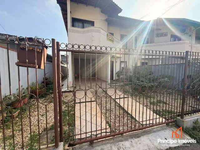 Casa / Sobrado para Venda em Joinville/SC Bucarein 3 Quartos