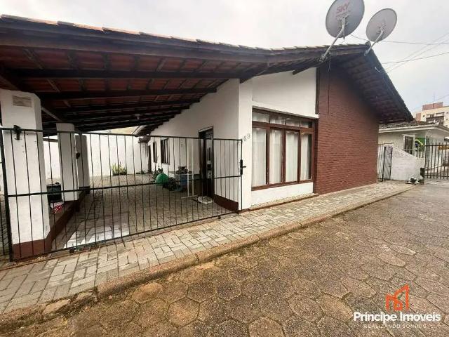 Casa / Sobrado para Venda em Joinville/SC Bucarein 3 Quartos