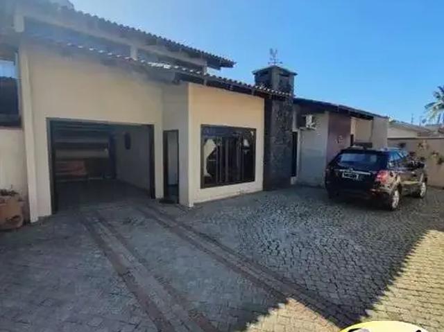 Casa / Sobrado para Venda em Joinville/SC Bucarein 3 Quartos