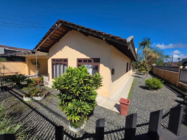 Casa / Sobrado para Venda em Joinville/SC Comasa 3 Quartos