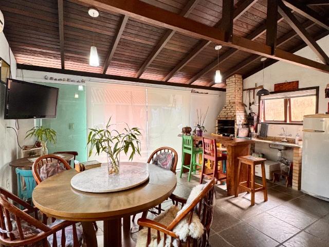 Casa / Sobrado para Venda em Joinville/SC Comasa 5 Quartos