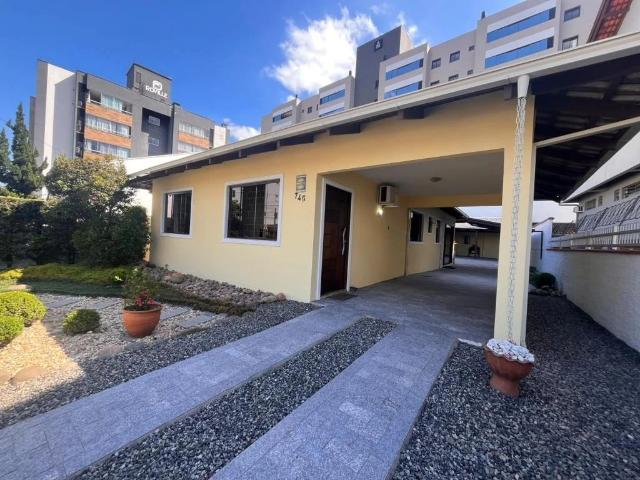 Casa / Sobrado para Venda em Joinville/SC Costa e Silva 3 Quartos