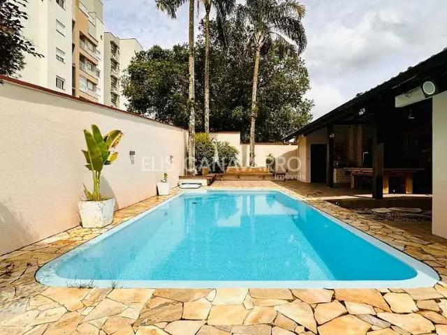 Casa / Sobrado para Venda em Joinville/SC Costa e Silva 3 Quartos