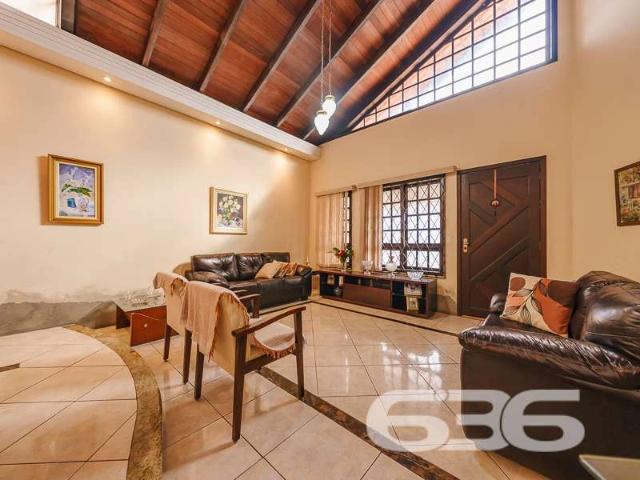 Casa / Sobrado para Venda em Joinville/SC Costa e Silva 4 Quartos
