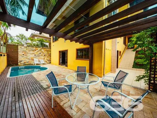 Casa / Sobrado para Venda em Joinville/SC Costa e Silva 4 Quartos