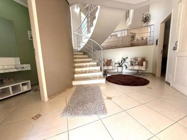 Casa / Sobrado para Venda em Joinville/SC Costa e Silva 4 Quartos