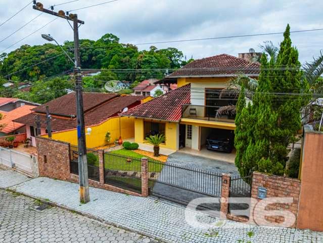 Casa / Sobrado para Venda em Joinville/SC Costa e Silva 4 Quartos