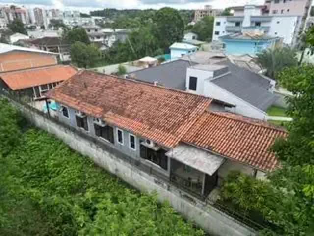Casa / Sobrado para Venda em Joinville/SC Floresta 4 Quartos