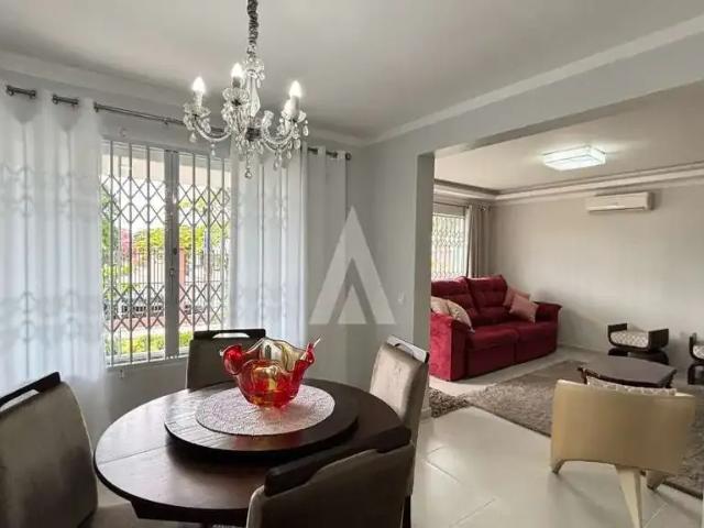 Casa / Sobrado para Venda em Joinville/SC Floresta 4 Quartos