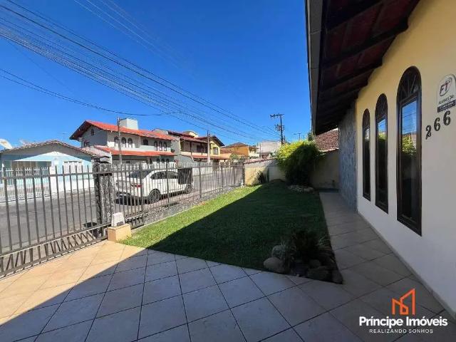 Casa / Sobrado para Venda em Joinville/SC Floresta 4 Quartos