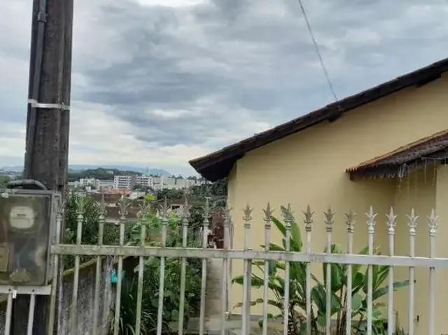 Casa / Sobrado para Venda em Joinville/SC Floresta 4 Quartos