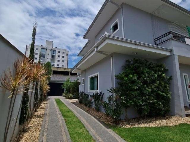 Casa / Sobrado para Venda em Joinville/SC Floresta 4 Quartos