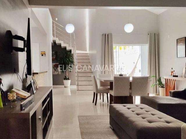 Casa / Sobrado para Venda em Joinville/SC Floresta 4 Quartos
