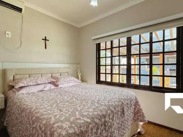 Casa / Sobrado para Venda em Joinville/SC Floresta 4 Quartos