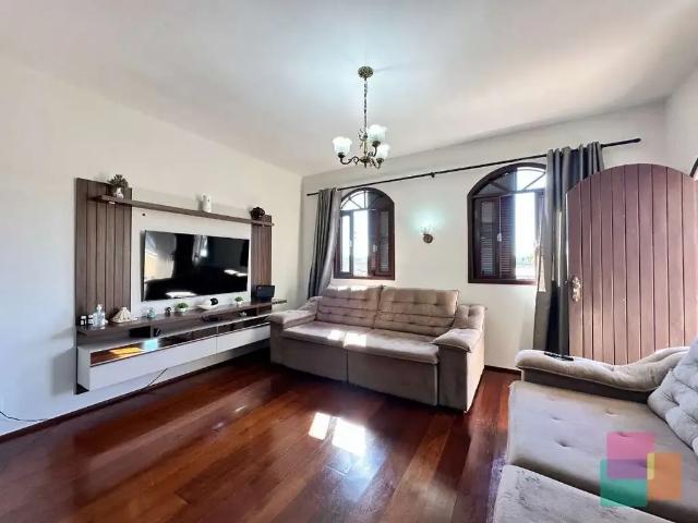 Casa / Sobrado para Venda em Joinville/SC Floresta 4 Quartos
