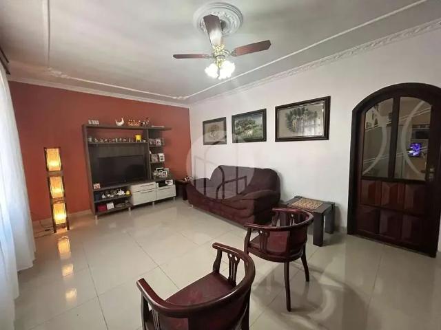 Casa / Sobrado para Venda em Joinville/SC Floresta 4 Quartos