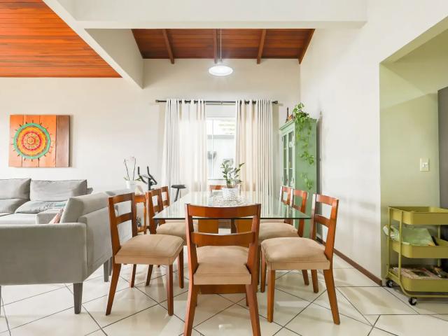 Casa / Sobrado para Venda em Joinville/SC Floresta 4 Quartos