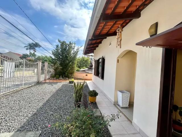 Casa / Sobrado para Venda em Joinville/SC Floresta 4 Quartos